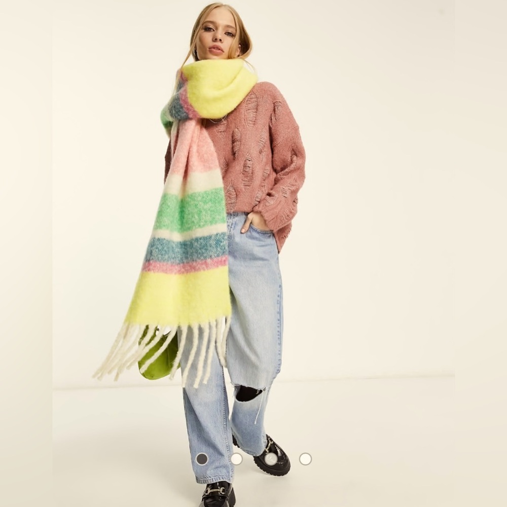 Chunky, oversized preloved scarf